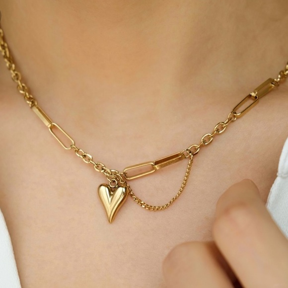 Heart Link Layer Necklace | Gold Plated Stainless Steel - Picture 2 of 3